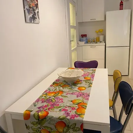 Attraente Alloggio Razionalista Appartamento