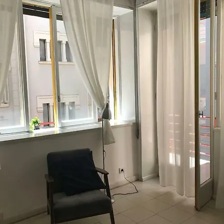 Appartamento Attraente Alloggio Razionalista